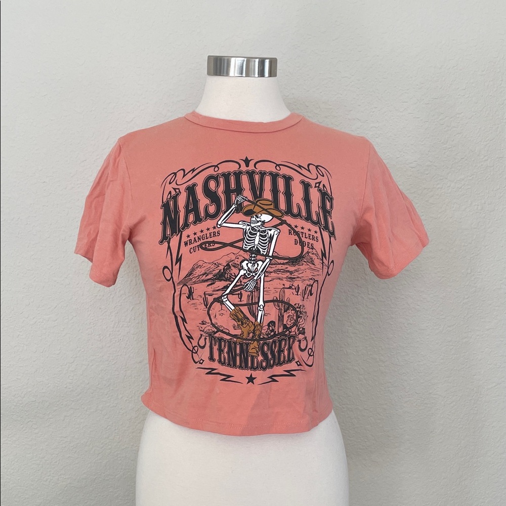 Nashville woman’s cropped Graphic Tee - Pink